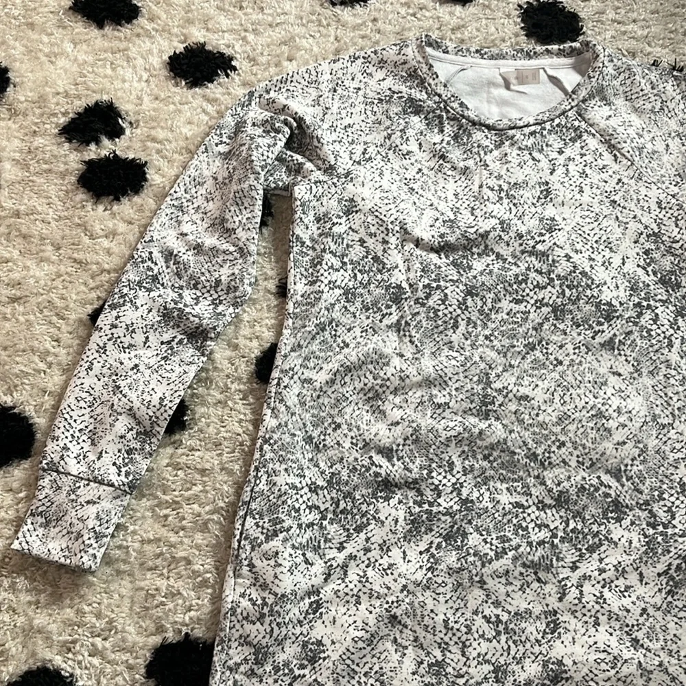 Ideology size XS grey and white long snake Patterned long sleeve sweater